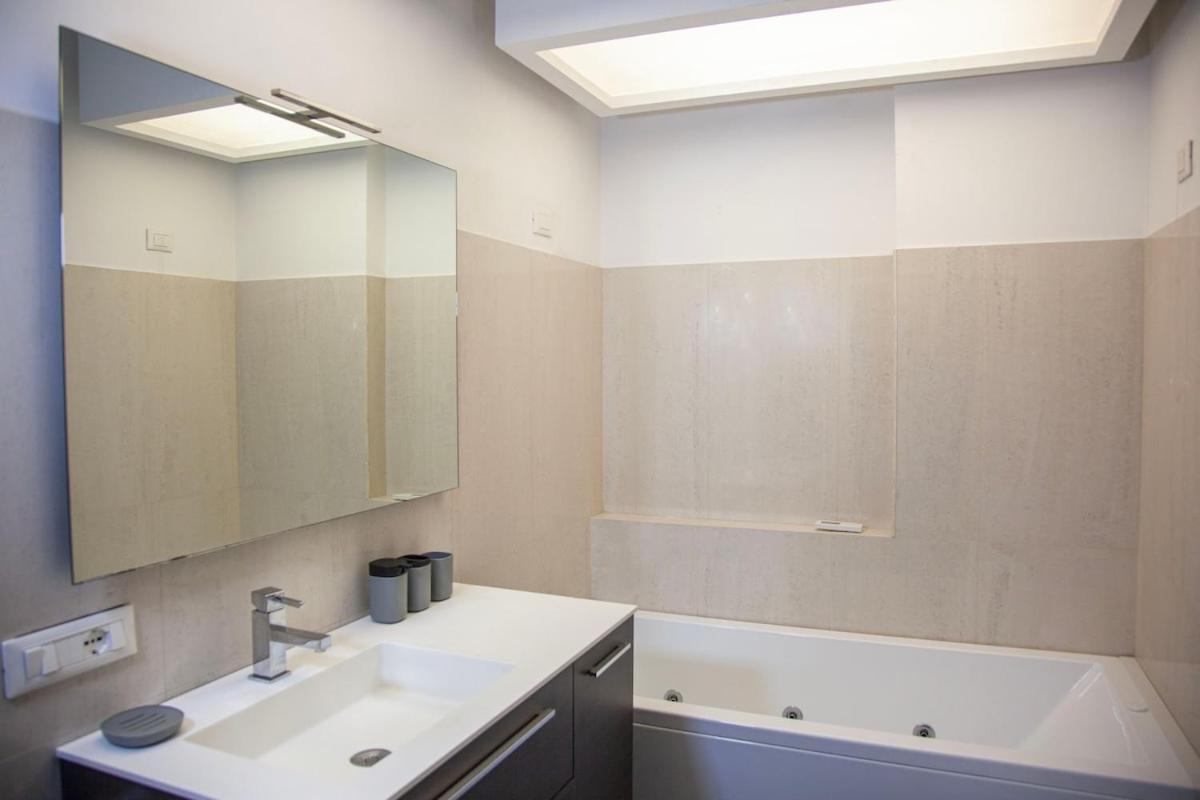 Luxury In Steps From Metro A Cornelia Appartement Rome
